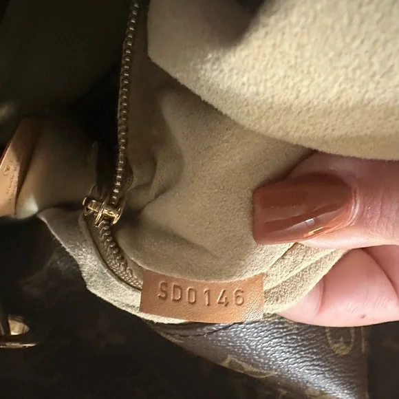 Louis Vuitton Artsy - Picture 3 of 16